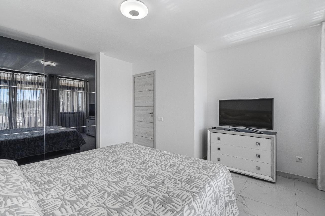 Amazing 3 Bedroom Apartment On The First Line Of The Best Las Americas Beach, Air Conditioner And Terrace Ocean View 플라야데라스아메리카스 외부 사진